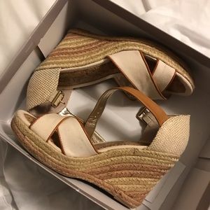 Loft Kourtney Wooden Wedge